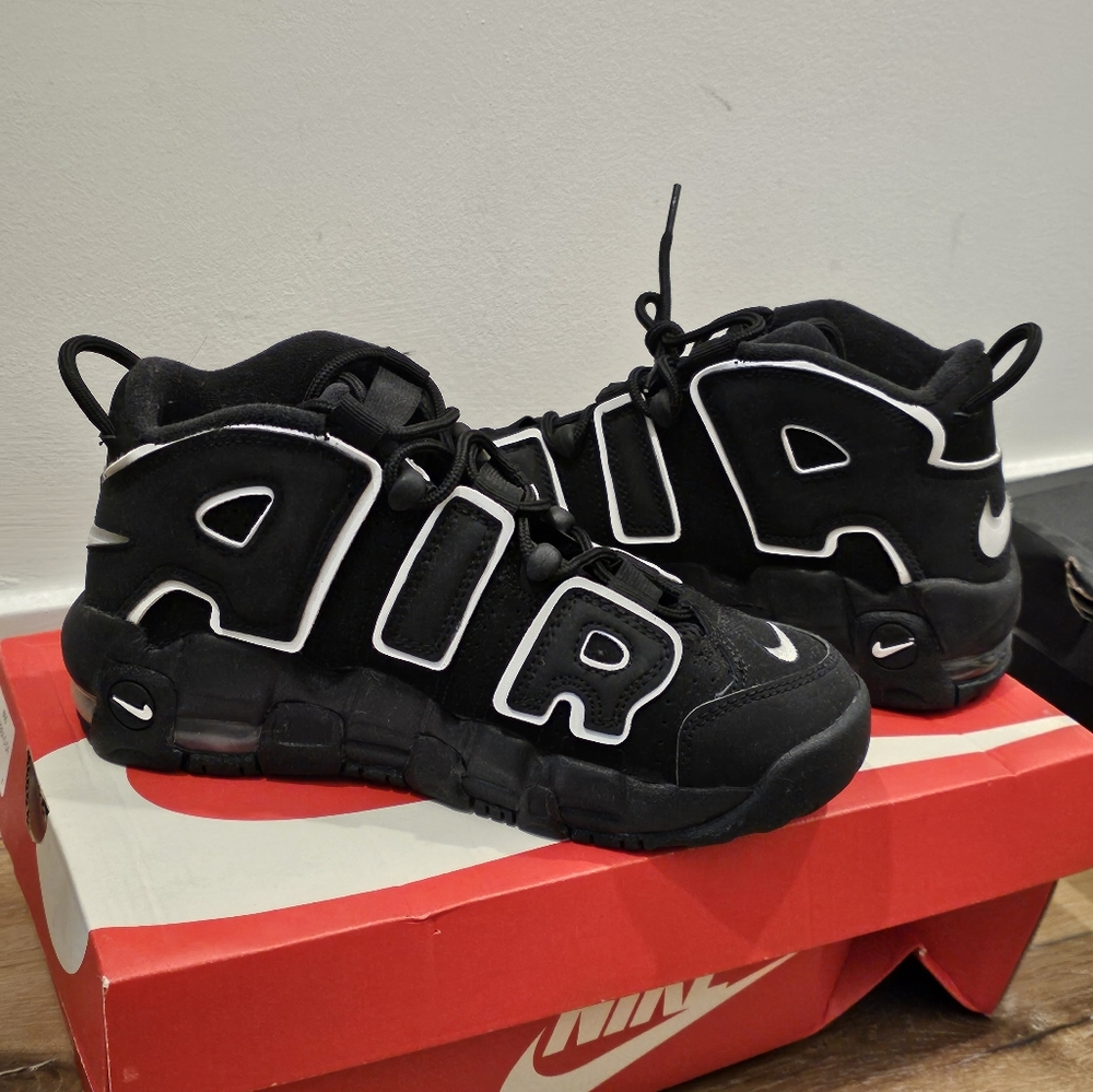 Nike uptempo black and white 5Y